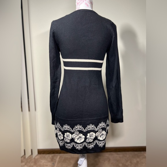 Cashmere Wool Black Sweater Dress Cream Lace Detail – Elegant Long Sleeve Knit - Picture 2 of 6